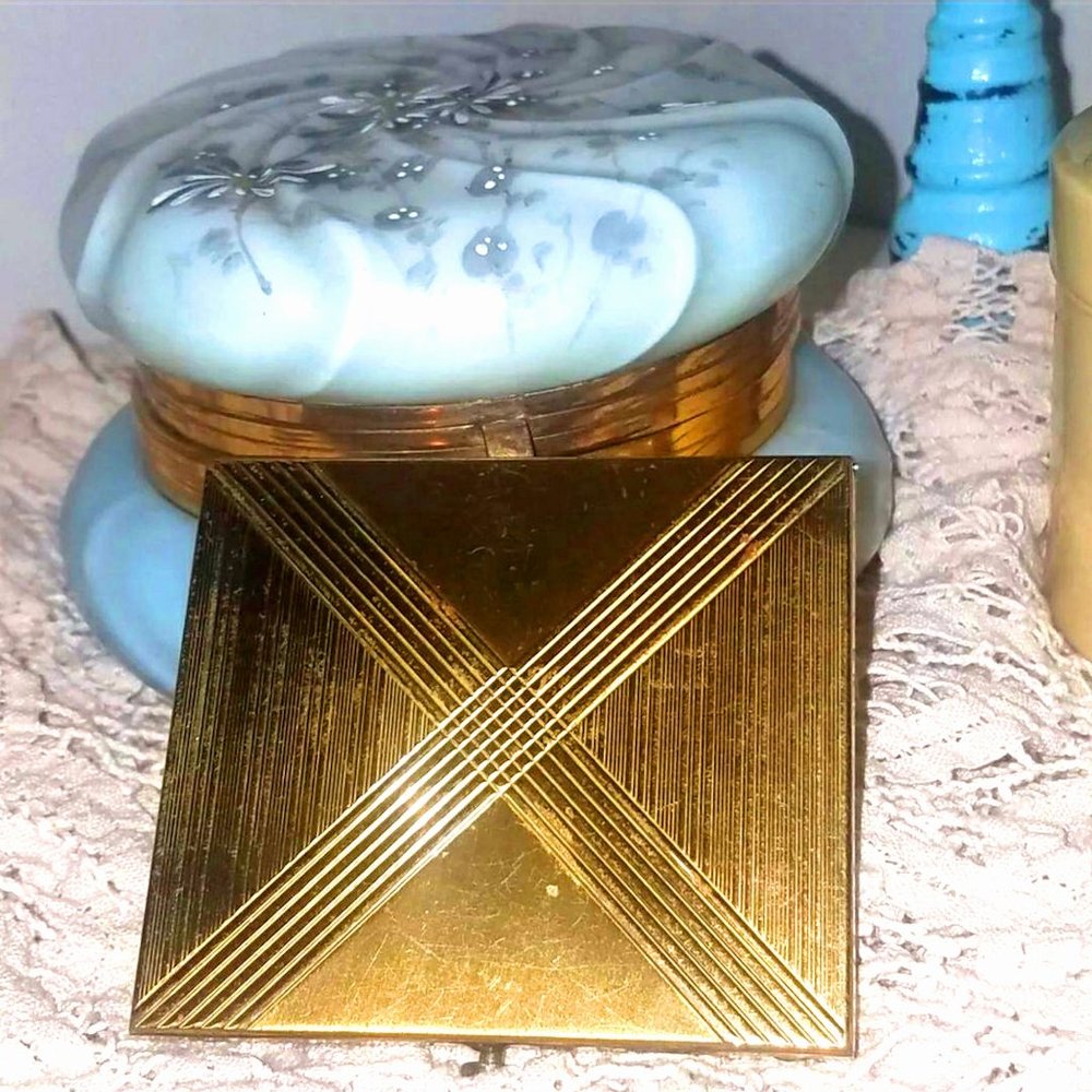 Vintage Gold Dorset Square Powder Compact With Mirror, Puff & Screen